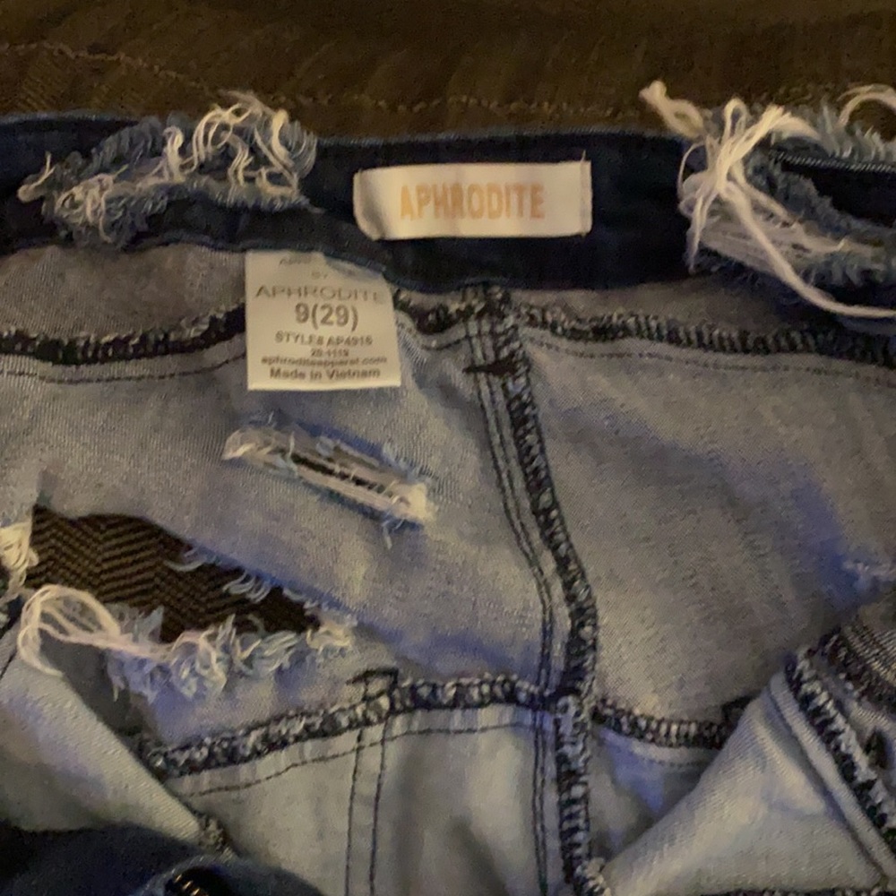 Beautiful Ripped Jeans - Picture 7 of 7